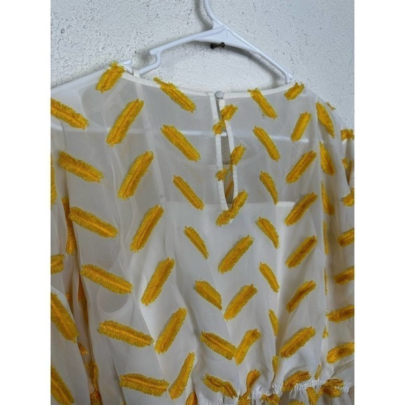 ALI & Jay lemonade stand textured sheer top - Picture 10 of 10